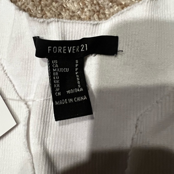 Cute forever 21 tank - Picture 3 of 3
